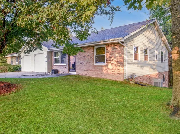 1803 Hilltop DRIVE, West Bend, WI 53095