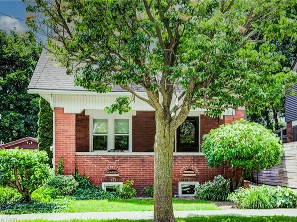 151 Esson St, Waterloo, ON N2L 1Z9