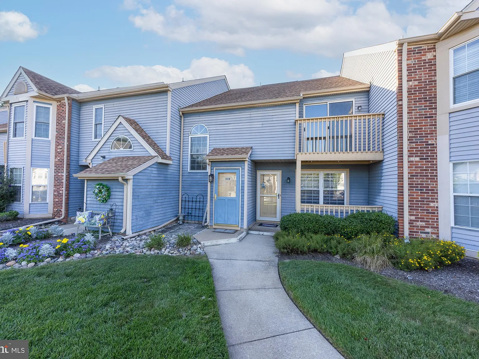 2 bed, 1.0 bath, 778 sqft, $2,000 — Photo 2