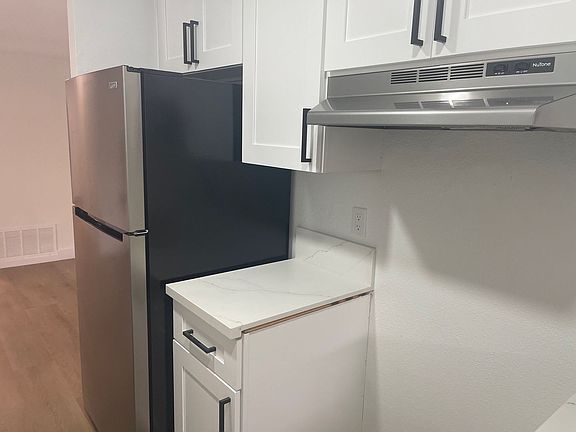 3rd image of 2555-2545-2559 White Oak Pl #2555UNITA