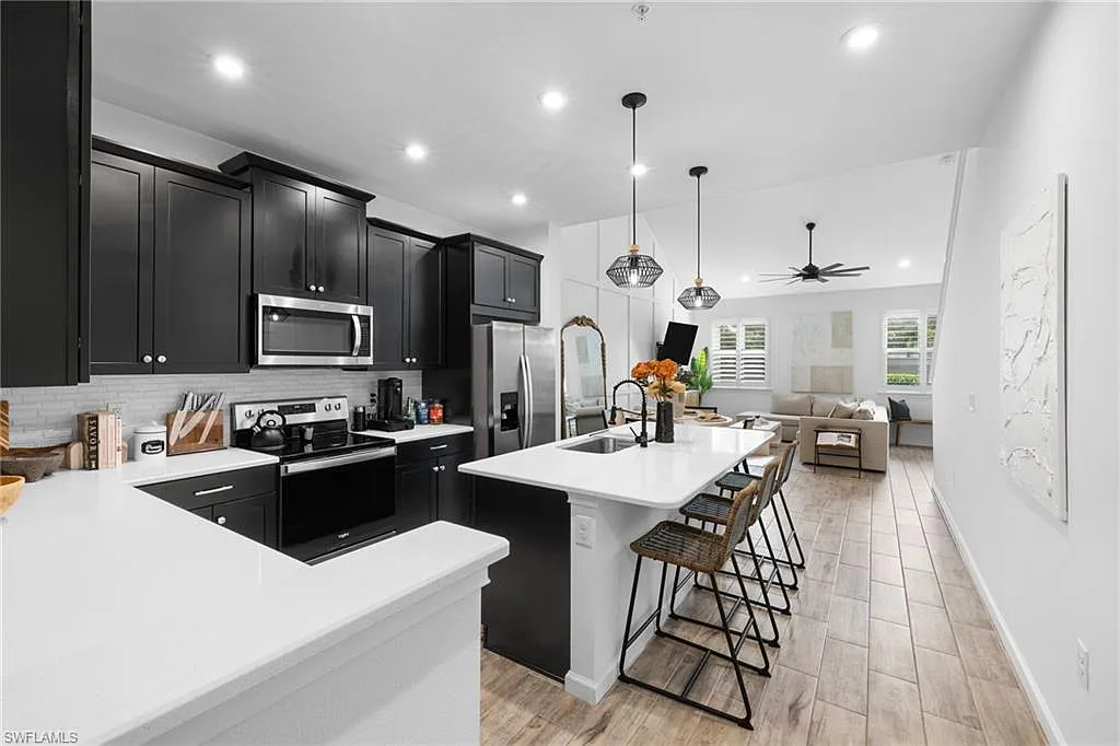 3 bed, 2.5 bath, 1712 sqft, $3,700 — Photo 3