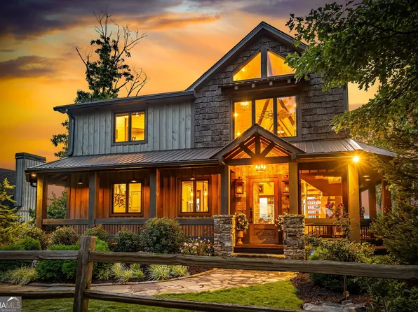 520 Overlook Dr, Blue Ridge, GA 30513