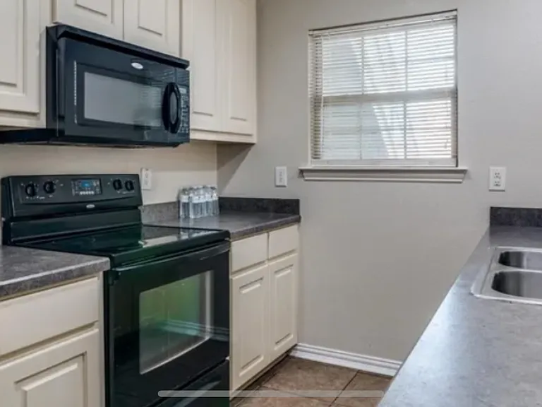 5525 Brookview Ct — Photo 5