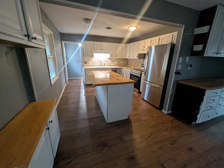 2113 W Christy Ln — Photo 10