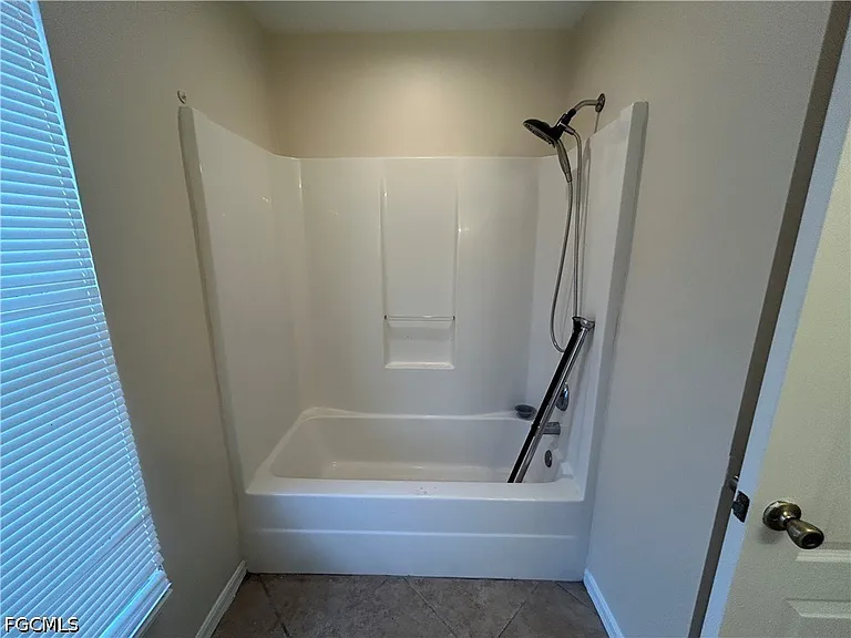 6012 Thrush Ave — Photo 12