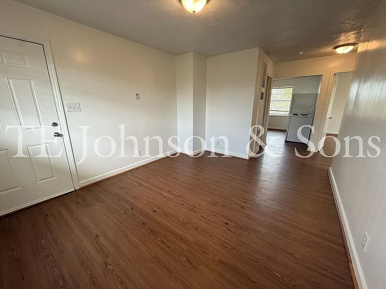 1137 N Cameron Ave #C — Photo 7