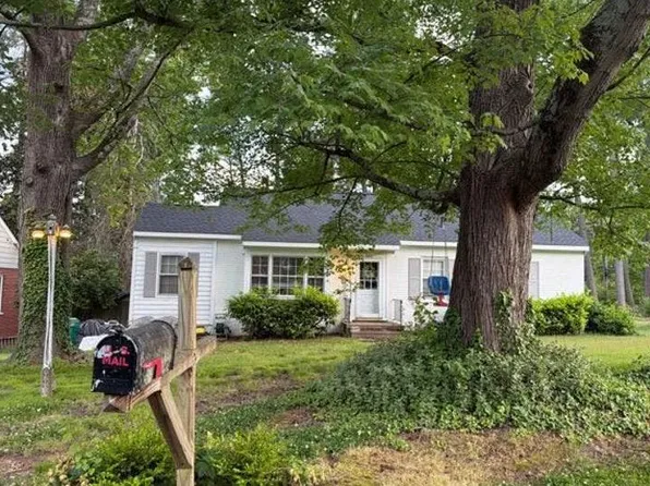 8513 Holly Hill Rd, Henrico, VA 23229