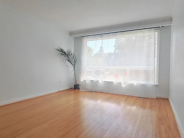 505 Sandmere Pl — Photo 2