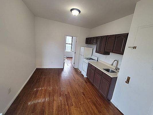 5th image of 442 E 115th St APT 3C