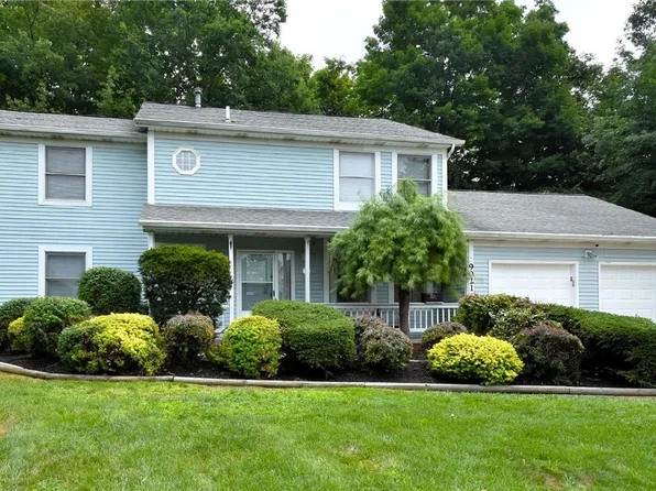 9021 Longbrook Dr, Macedonia, OH 44056