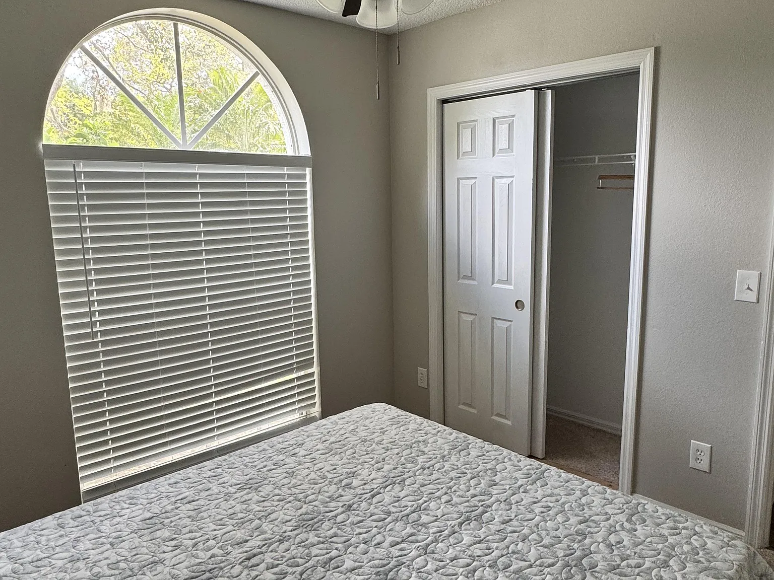 4 bed, 2.0 bath, 1244 sqft, $892 — Photo 2