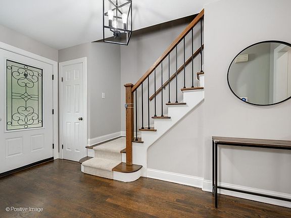 3rd image of 529 Susan Ln