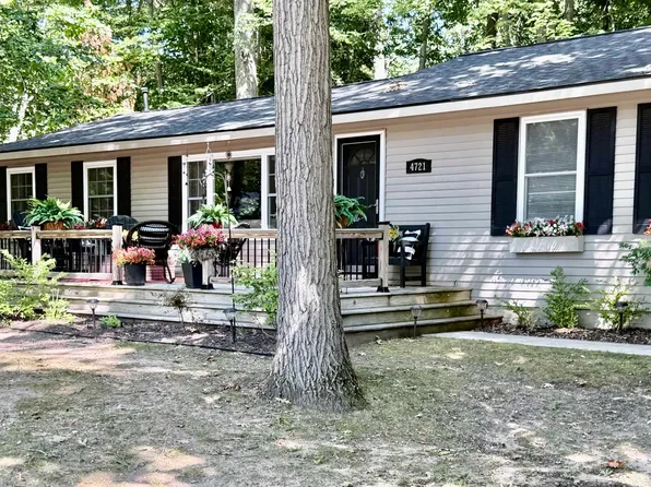 4721 E Sanford Lake Dr, Lake Ann, MI 49650
