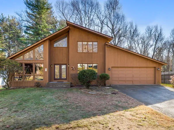 112 Lakewood Circle South, Manchester, CT 06040