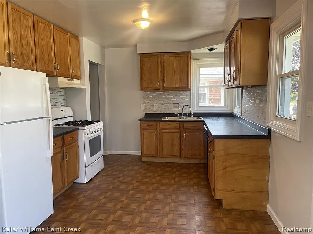 3 bed, 1.0 bath, 1000 sqft, $1,750 — Photo 4