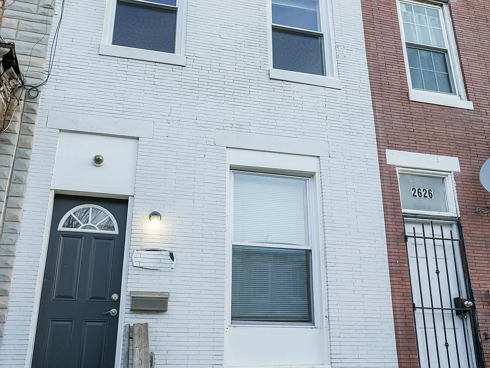 2624 E Madison St