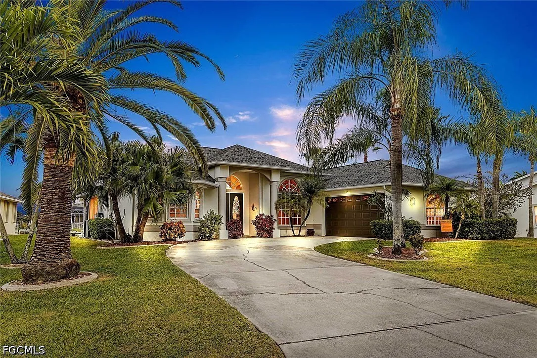 3 bed, 2.0 bath, 2211 sqft, $6,465 — Photo 3