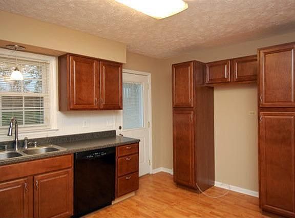 4th image of 324 Atwood Dr
