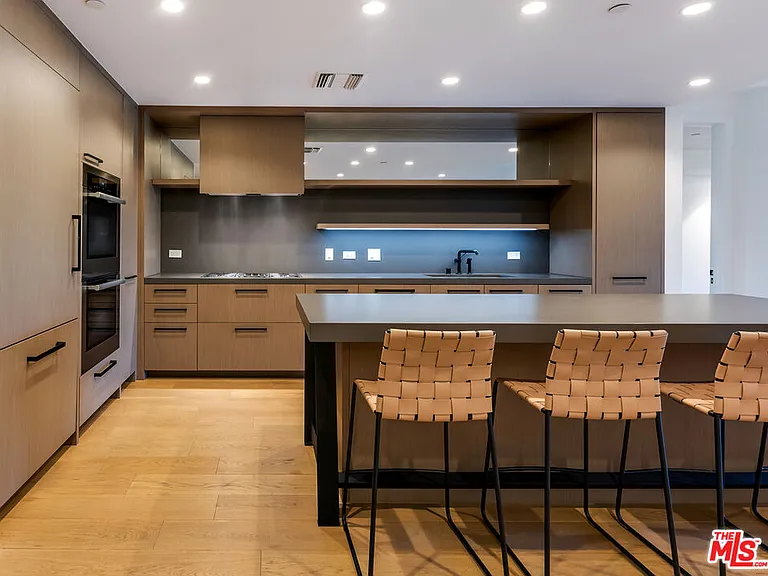 10777 Wilshire Blvd #405 — Photo 31