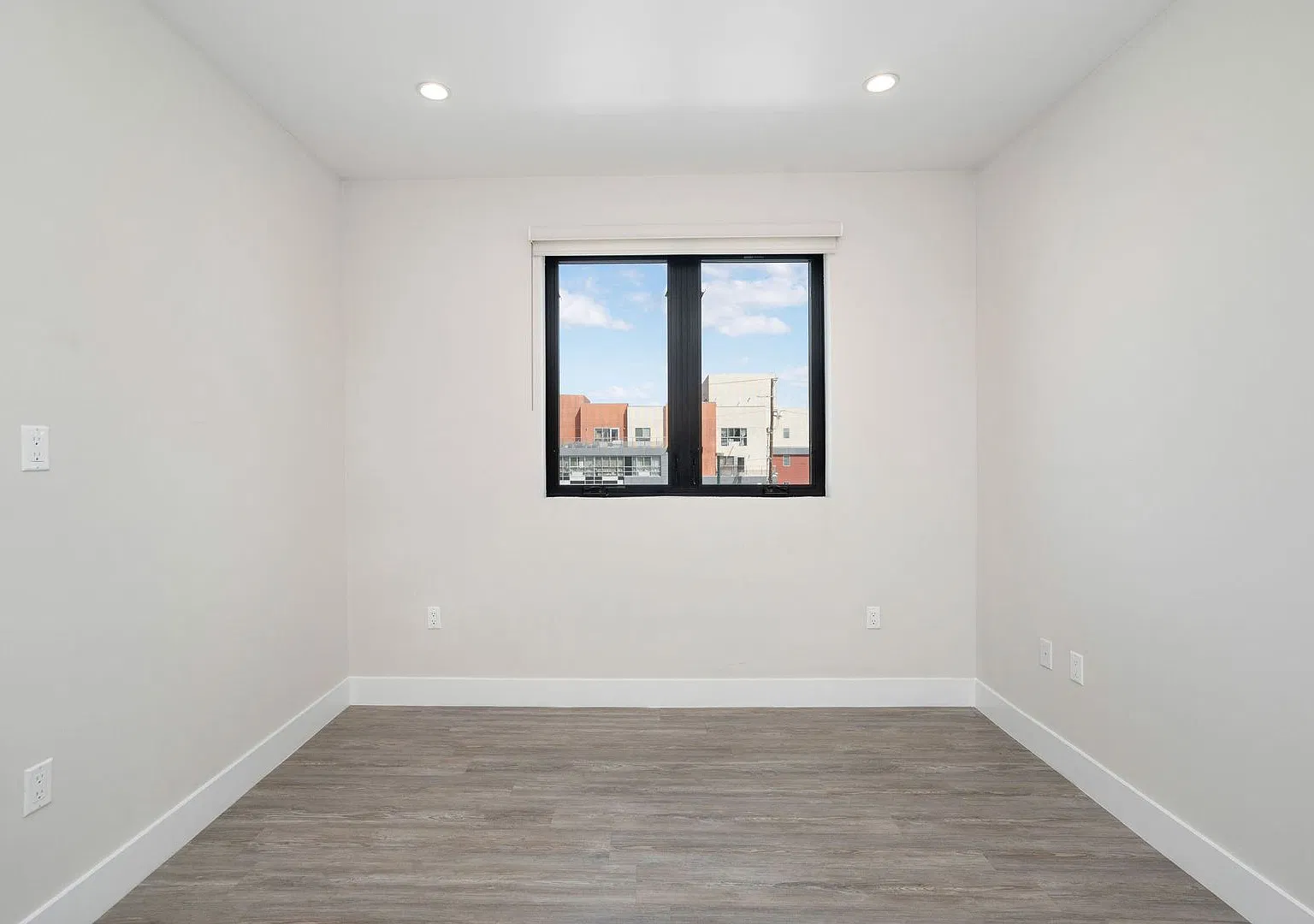 2 bed, 1012 sqft, $2,950 — Photo 4