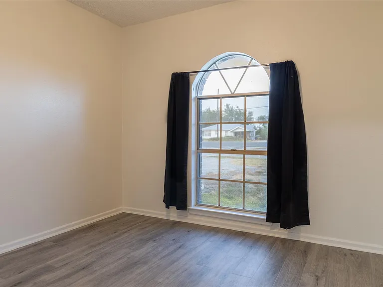 1430 N State Highway 46 — Photo 14