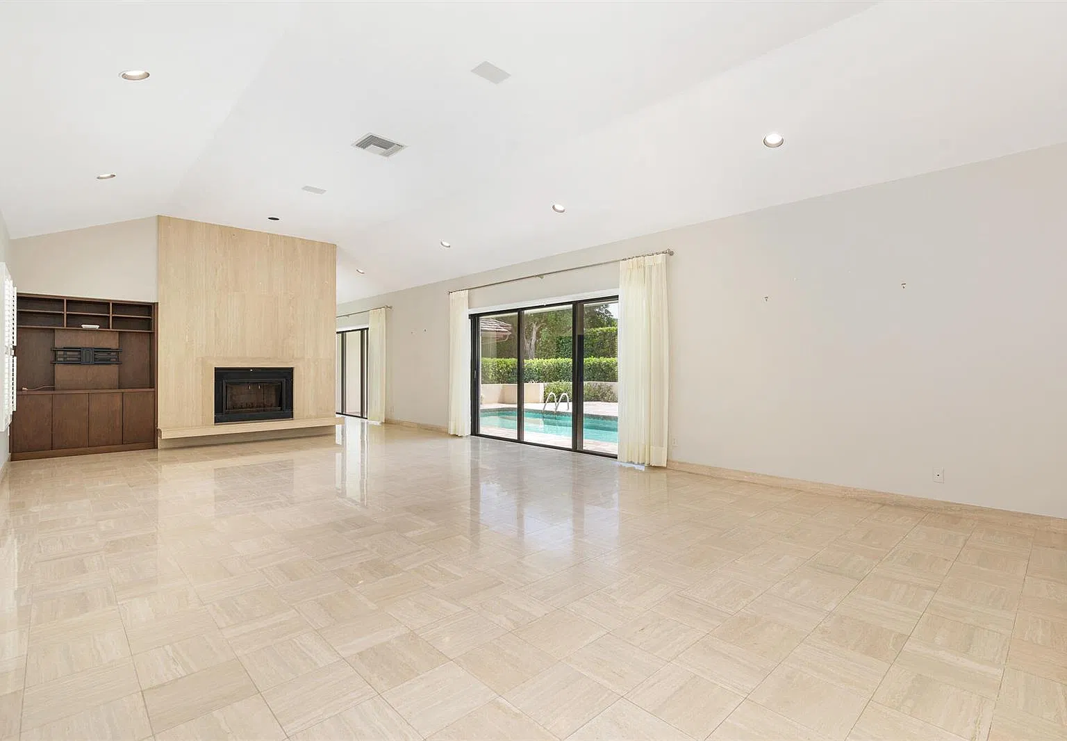 3 bed, 3038 sqft, $25,000 — Photo 3