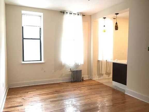 4th image of 49 Clarkson Ave APT 1D