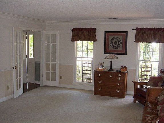 4th image of 1050 Park Meadow Ln