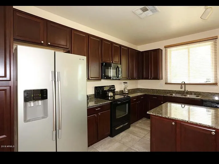 2101 E Sunland Ave — Photo 3