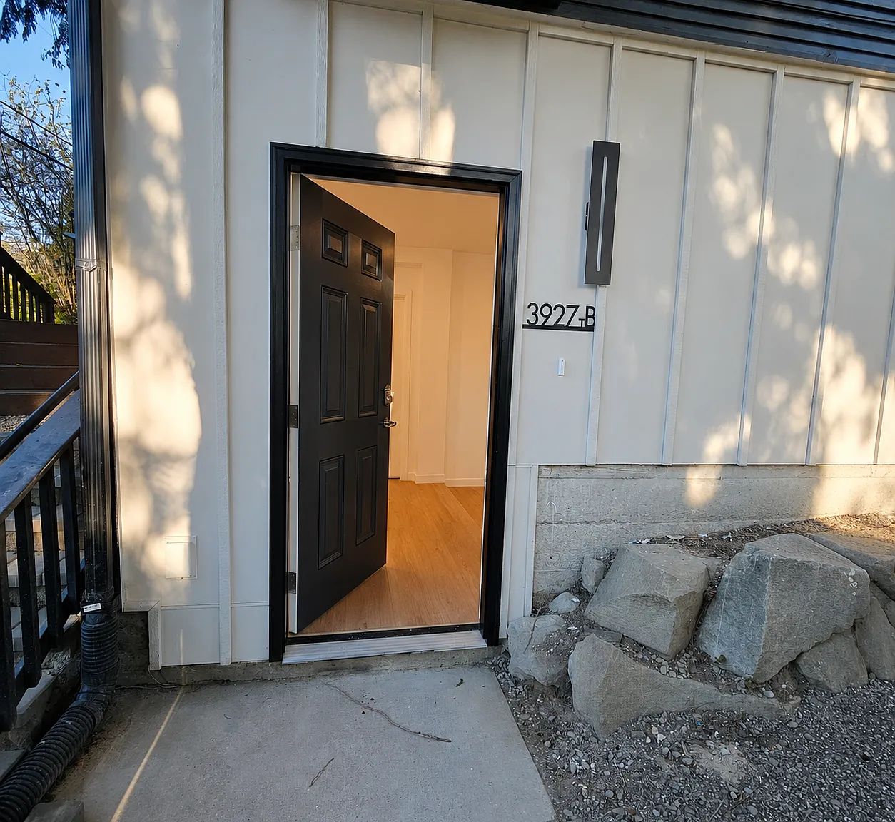 3927 SW Webster St — Photo 3
