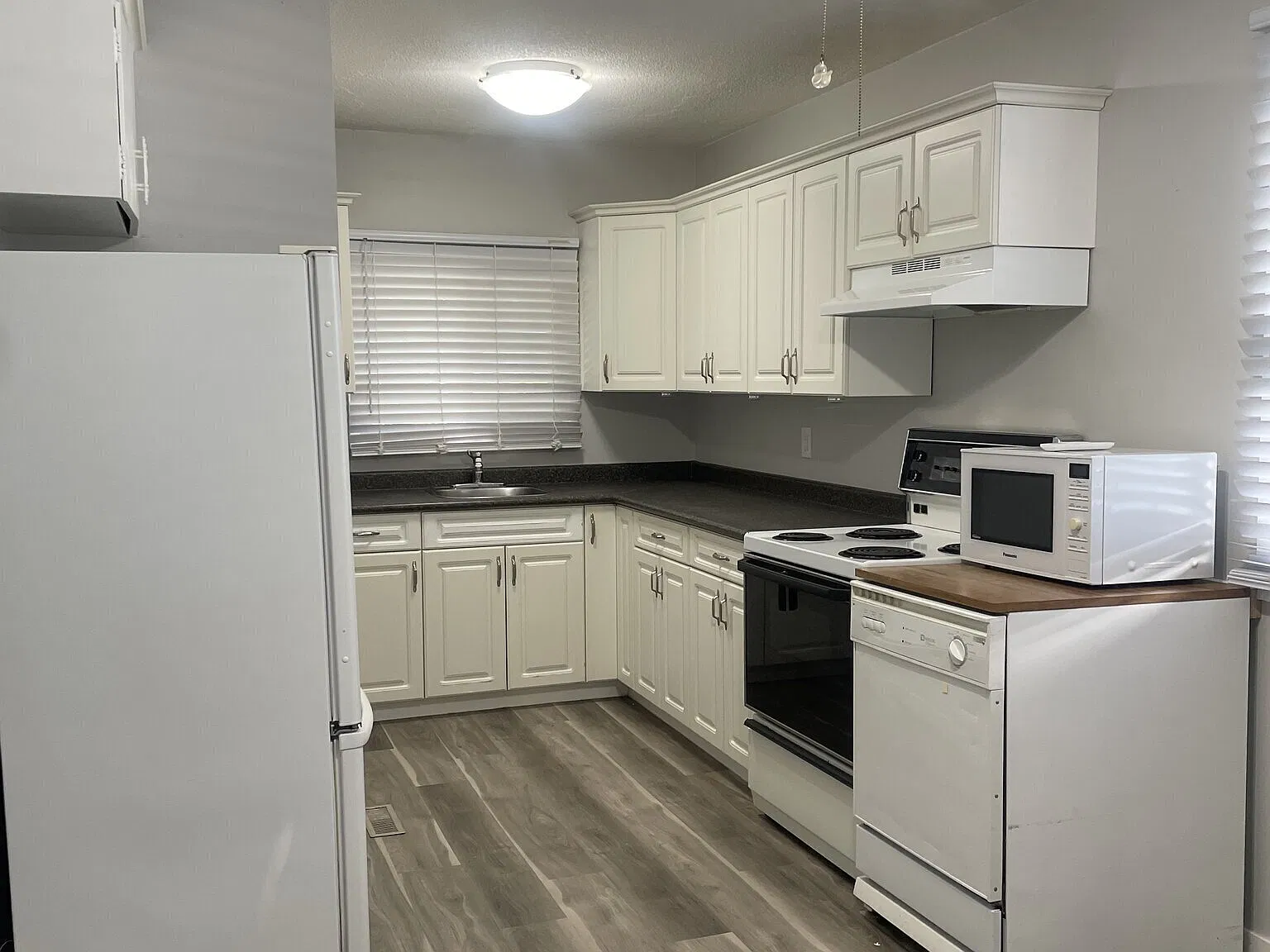 West College Park Split Level Duplex — Photo 4