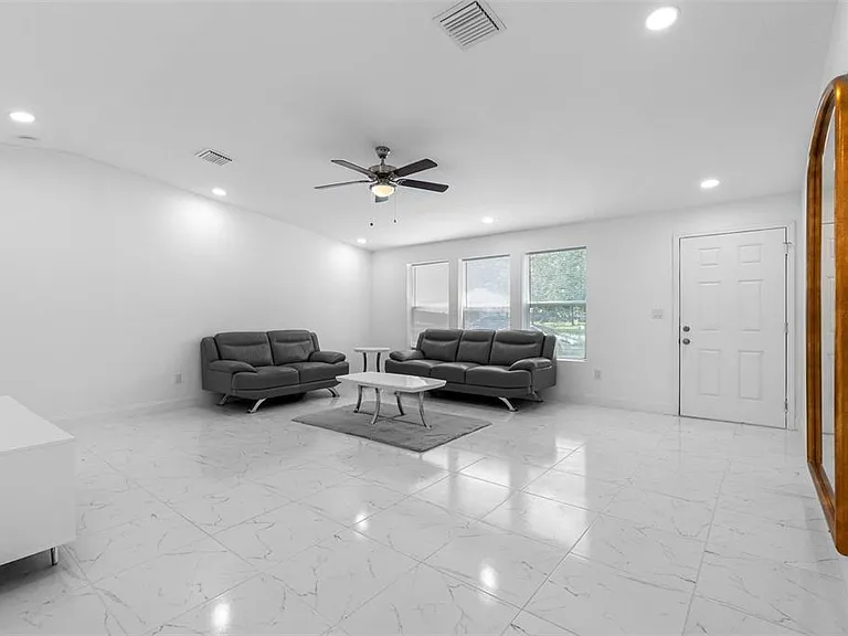 6847 Woodsman Dr — Photo 28