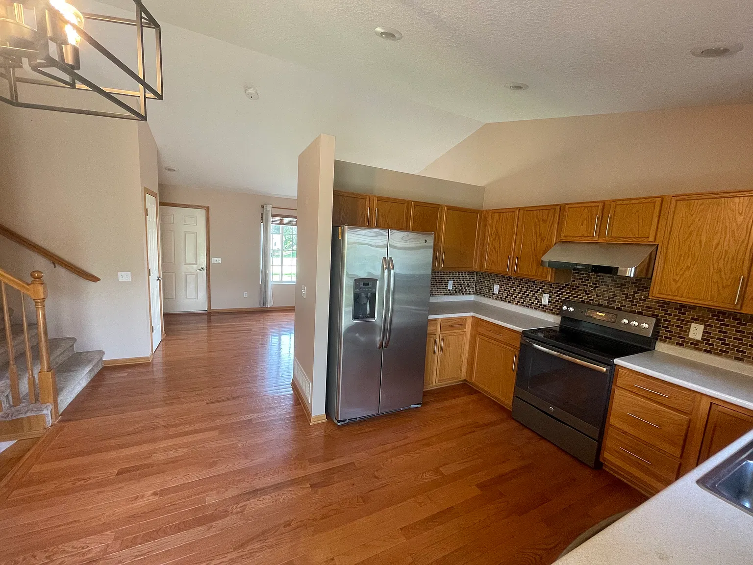 3 bed, 1374 sqft, $2,200 — Photo 3
