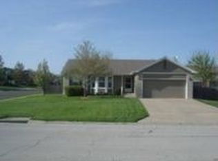 1908 Cheyenne Ct, Greenwood, MO 64034