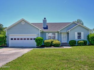 200 Molly Ct, Sneads Ferry, NC 28460