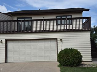 1088 Westwood St, Bismarck, ND 58504