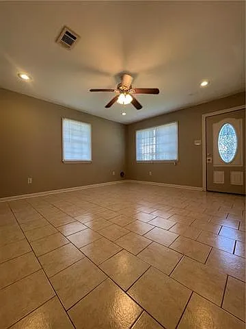 3 bed, 1.0 bath, 1107 sqft, $1,500 — Photo 2