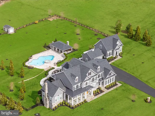 18482 Wild Raspberry Dr, Purcellville, VA 20132