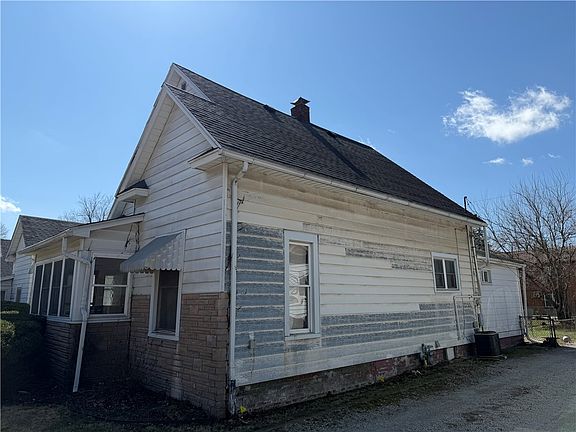 2nd image of 114 Cronkhite Ave