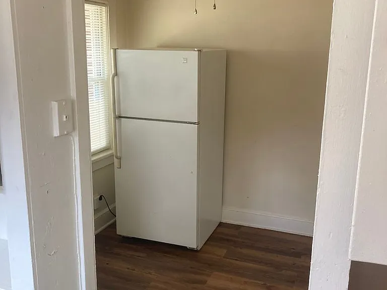 403 N Elm St NW — Photo 14