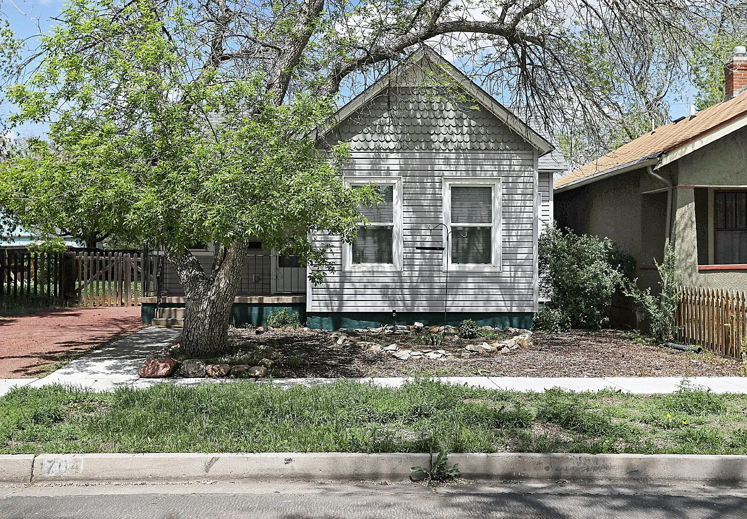 2 bed, 1.0 bath, 912 sqft, $1,650 — Photo 1