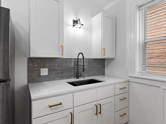 4th image of 5031 Mardel Ave
