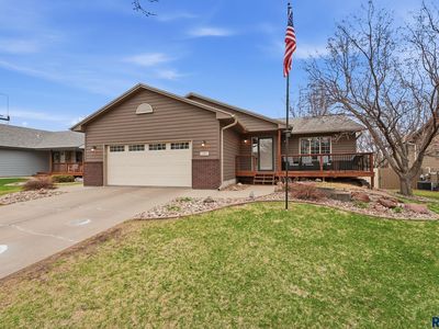 604 Quail Cir, Harrisburg, SD, 57032