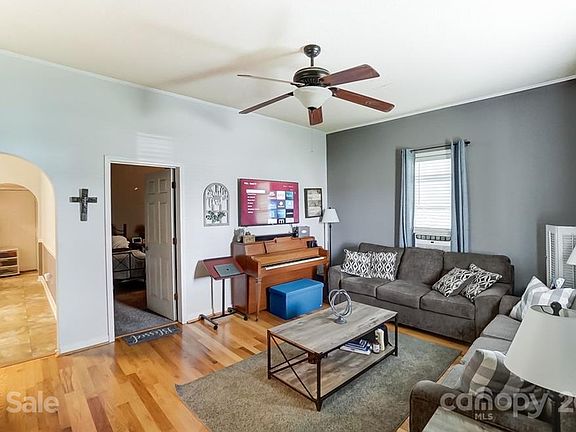 4th image of 1208 Congress St