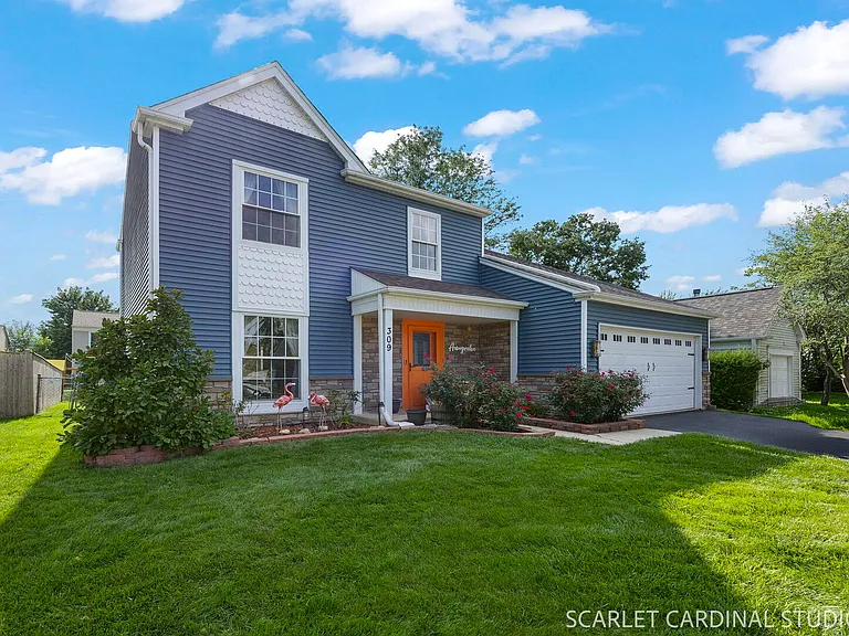 309 Newport Ln — Photo 2