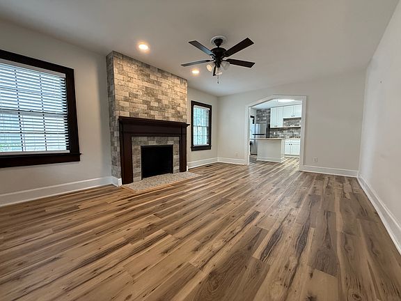 3rd image of 916 Luttrell St APT 1