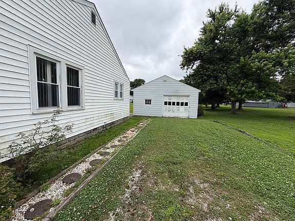 4th image of 409 Wortby St