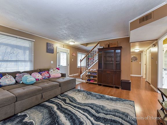 5th image of 930 Maple Ct