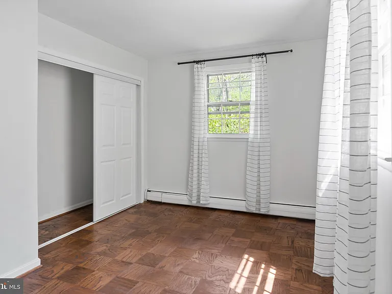 2305 Pickwick Rd — Photo 8