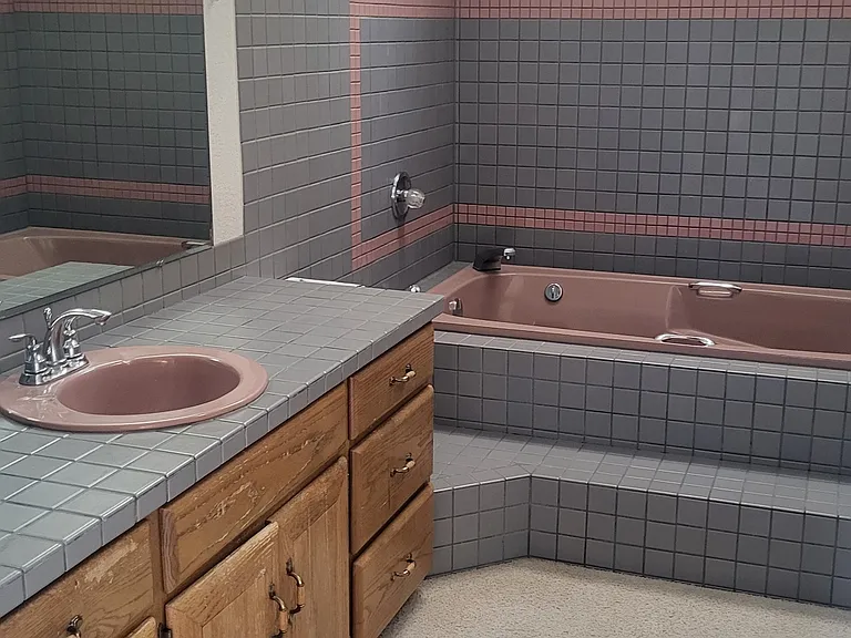 3827 Nassau Ave NE — Photo 11